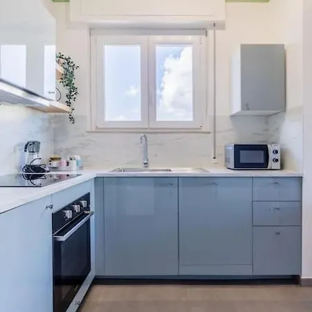 Chez Monique Оледжо-Кастелло